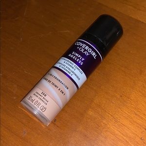 Covergirl + Olay 3 in 1 Foundation Brand New 1 oz